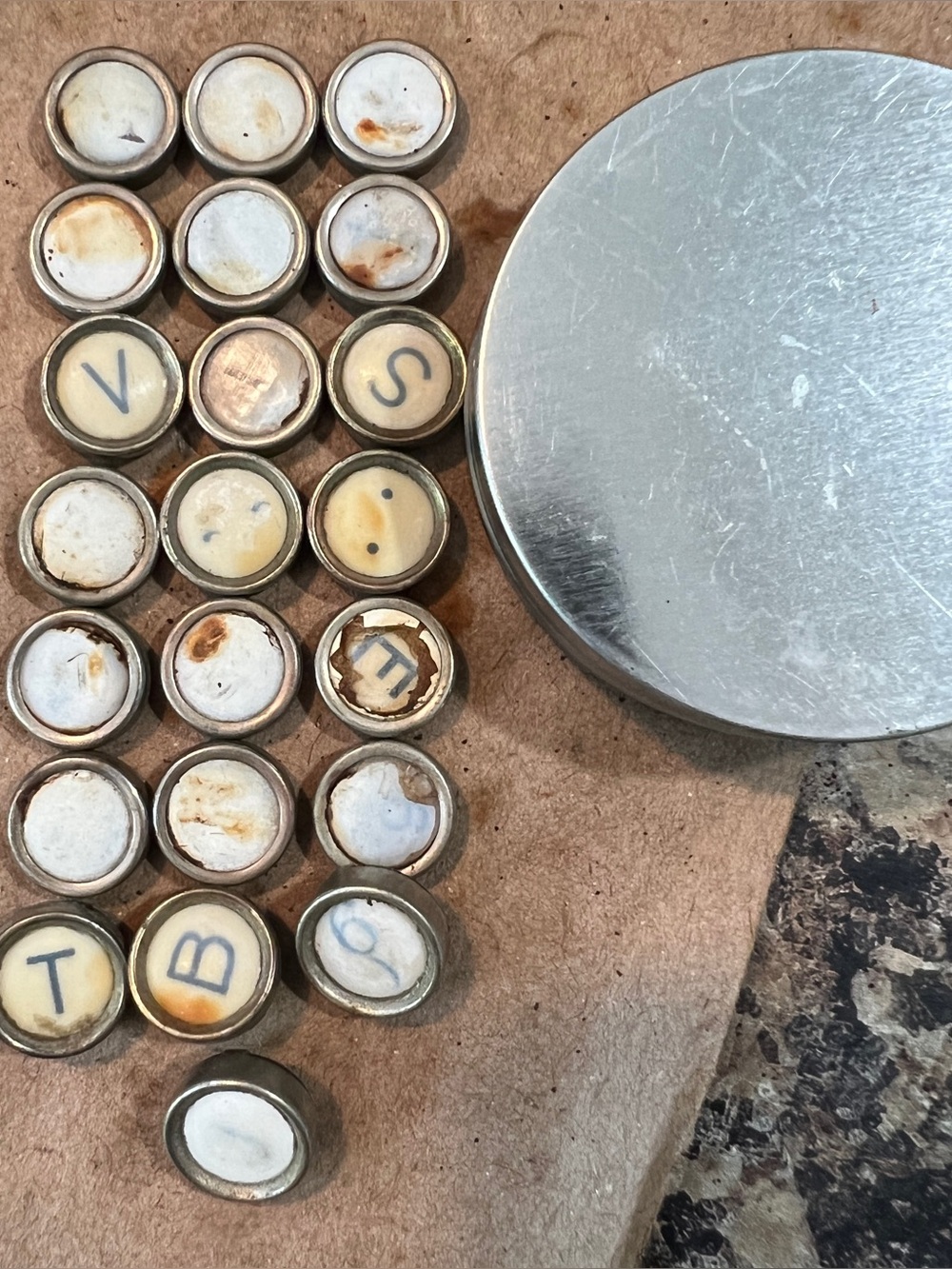 Vintage TYPEWRITER KEYS mixed lot of 22 - Picture 2 of 3